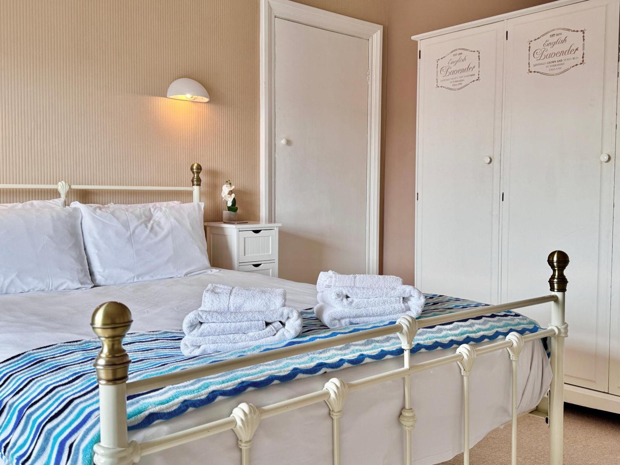 Apartment Victoria With Free Parking Scarborough Extérieur photo